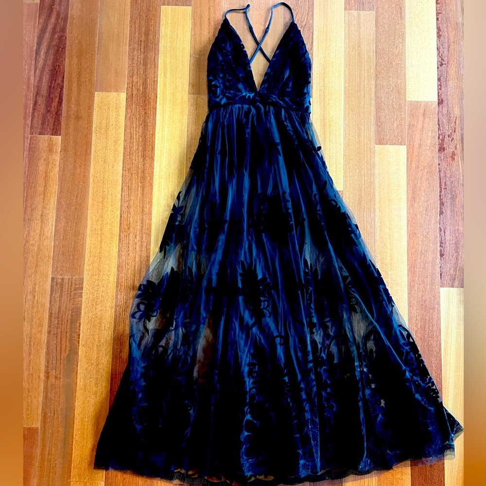 Long spaghetti strap, velvet over lay